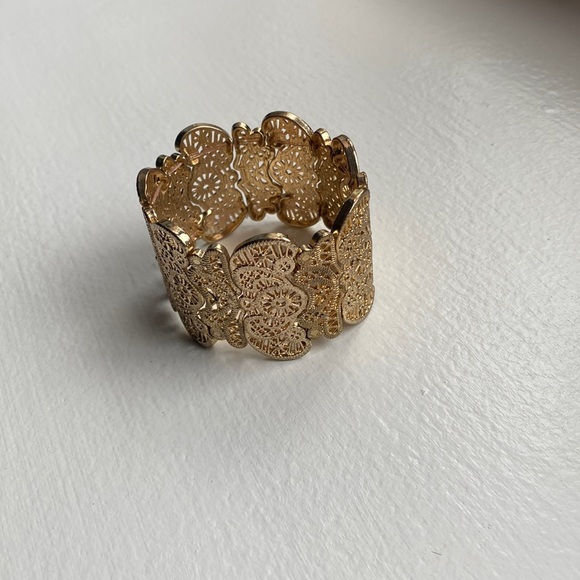 Jewelry - Gold lace bangle bracelet